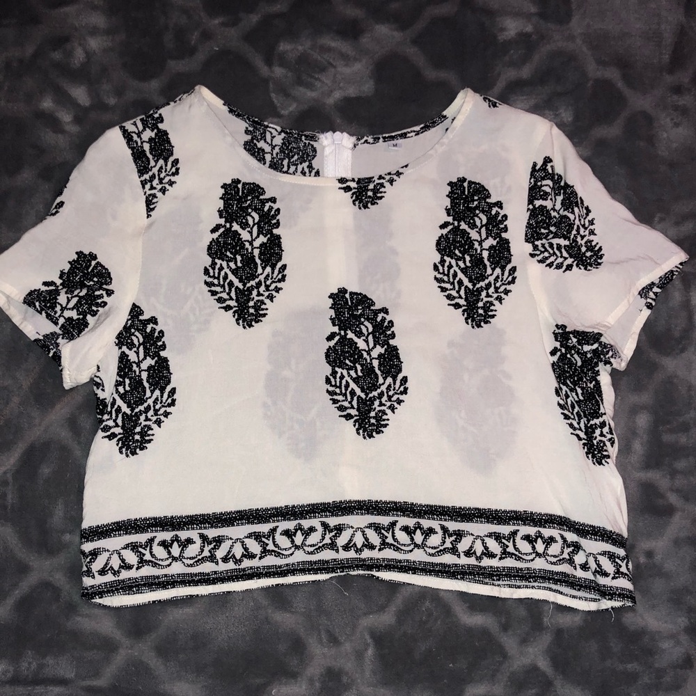 Black and White Leaf Print Crop Top
